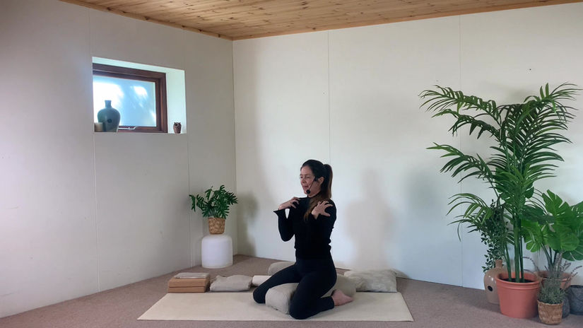 21 Days of Yoga (4) upper body release.